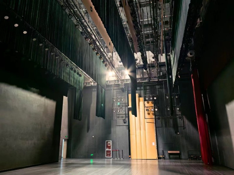 專注高品質(zhì)設(shè)備供應(yīng)，用硬核產(chǎn)品征服海外市場;我公司成功拿下蒙古國扎門烏德某劇場舞臺(tái)設(shè)備?